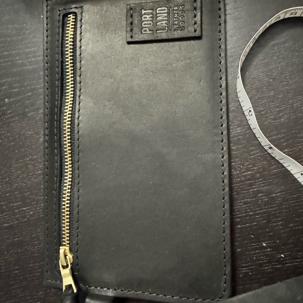 Portland leather Adrianna in smooth black